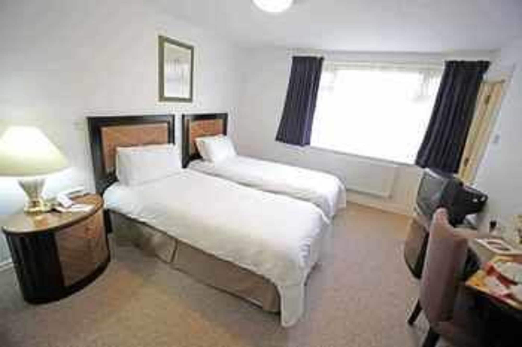 Russ Hill Hotel Charlwood Eksteriør bilde