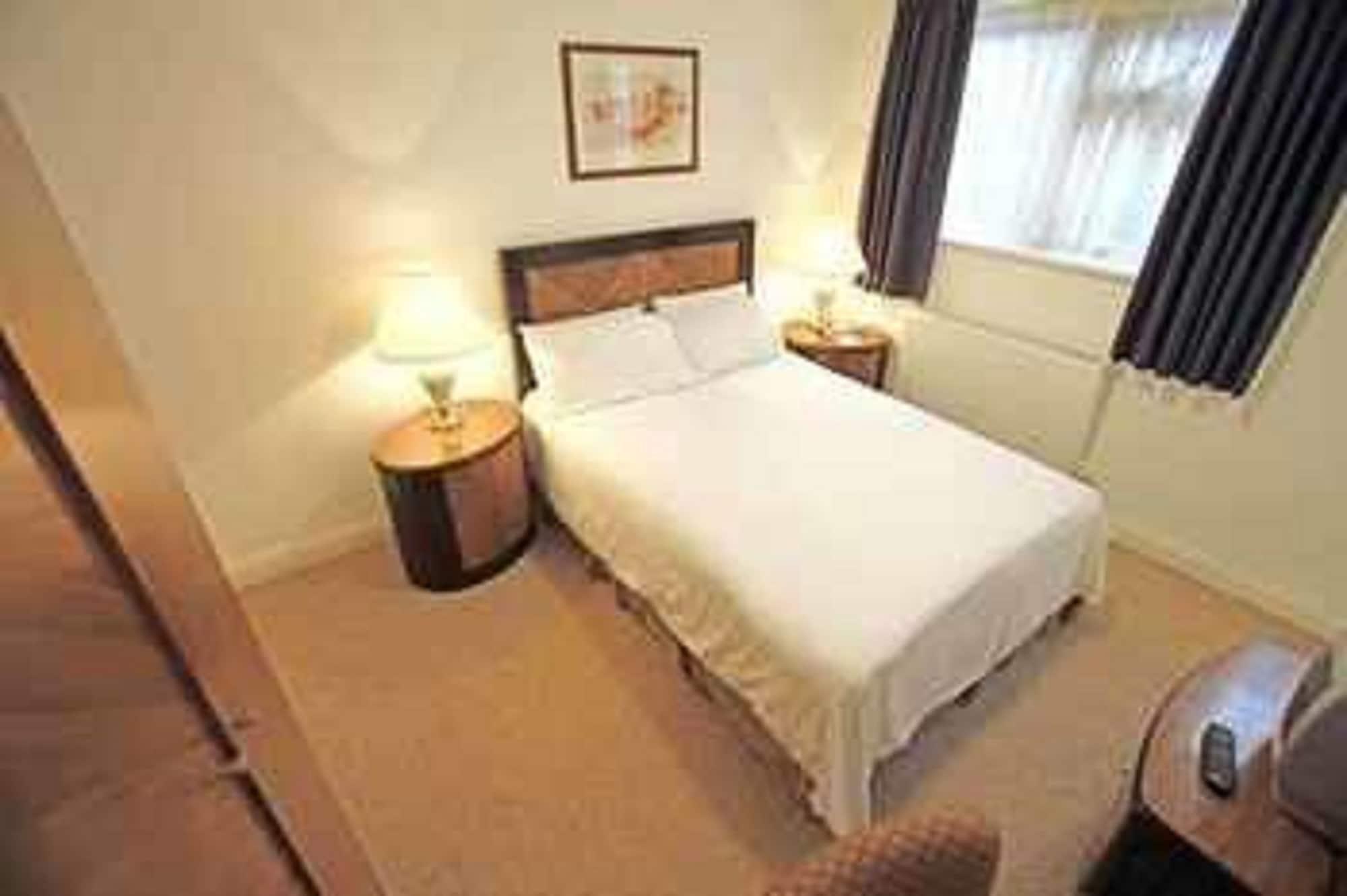 Russ Hill Hotel Charlwood Eksteriør bilde